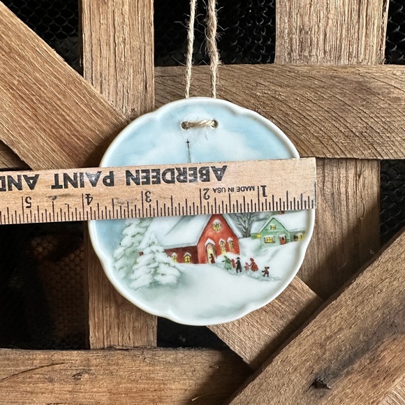 Vintage Christmas Tree Ornament Hand Painted Winter Scene 1980 (51) - Picture 3 of 5